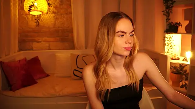 Snapshot of sn0w_barbie chatting on January 16, 2025, 2:19 pm sn0w barbie online show from January 16, 2025, 2:19 pm