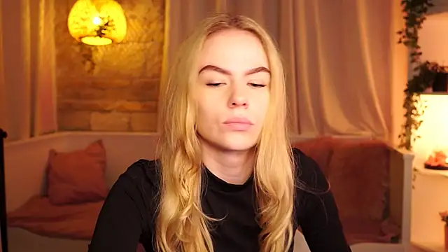 Snapshot of sn0w_barbie chatting on September 16, 2025, 6:36 am sn0w barbie online show from September 16, 2025, 6:36 am