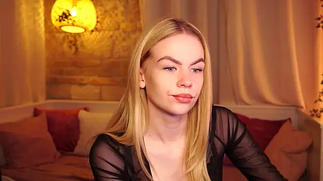 Snapshot of sn0w_barbie chatting on September 22, 2025, 8:42 am sn0w barbie online show from September 22, 2025, 8:42 am