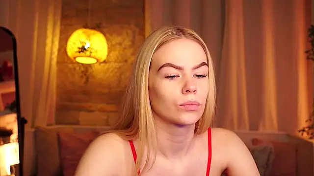 Snapshot of sn0w_barbie chatting on October 21, 2025, 8:36 am sn0w barbie online show from October 21, 2025, 8:36 am