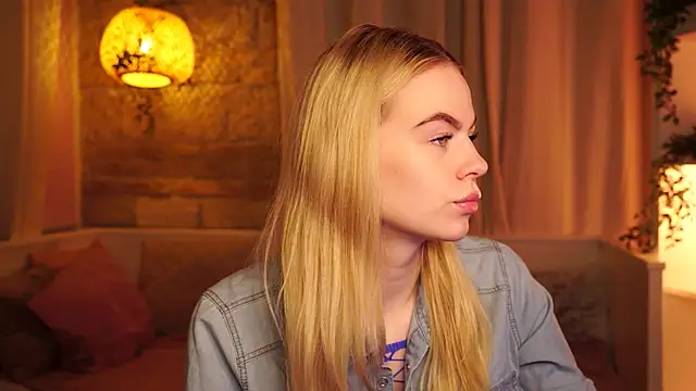 Snapshot of sn0w_barbie chatting on October 28, 2025, 9:30 am sn0w barbie online show from October 28, 2025, 9:30 am