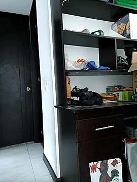 KimPielCanela online show from November 13, 2025, 5:17 pm