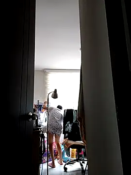 KimPielCanela online show from October 3, 2025, 4:19 pm