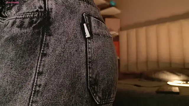 Megan mooree  online show from October 13, 2025, 12:18 pm