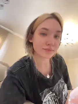 Holly Molii online show from June 14, 2026, 11:33 am