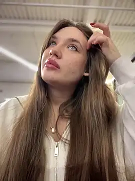 Snapshot of Holly_Molii chatting on March 19, 2025, 10:00 am Holly Molii online show from March 19, 2025, 10:00 am