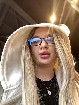 Snapshot of Holly_Molii chatting on January 12, 2025, 8:14 am Holly Molii online show from January 12, 2025, 8:14 am