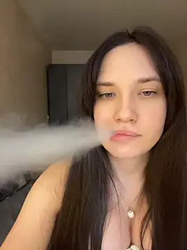 Holly Molii online show from June 25, 2026, 12:32 pm