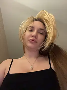 Holly Molii online show from June 23, 2026, 8:56 am