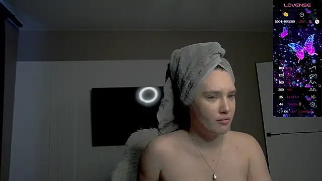 Holly Molii online show from November 26, 2025, 6:13 am