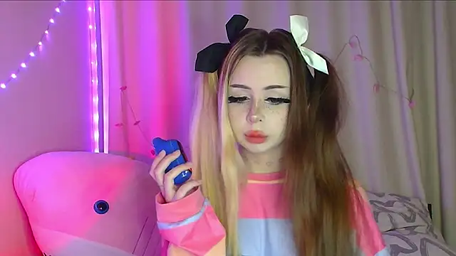 suemeow online show from March 16, 2025, 11:59 pm