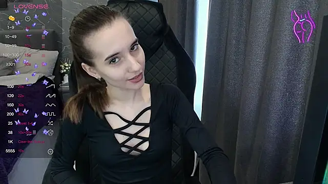 Alice Weiss online show from April 6, 2026, 10:38 am