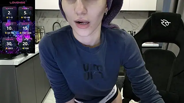 Snapshot of Alice_Weiss chatting on September 18, 2025, 3:31 am Alice Weiss online show from September 18, 2025, 3:31 am