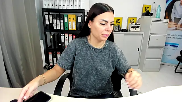 kilenyapatrice online show from November 10, 2025, 12:43 pm