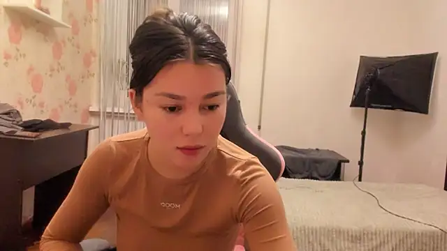 LunaXmii online show from December 8, 2024, 1:30 am