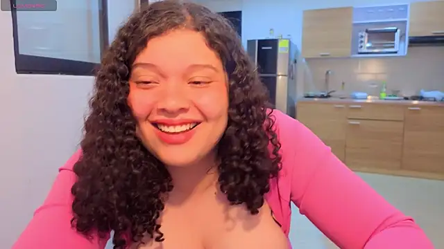 Snapshot of zaraycloover chatting on November 15, 2025, 2:37 am zaraycloover online show from November 15, 2025, 2:37 am