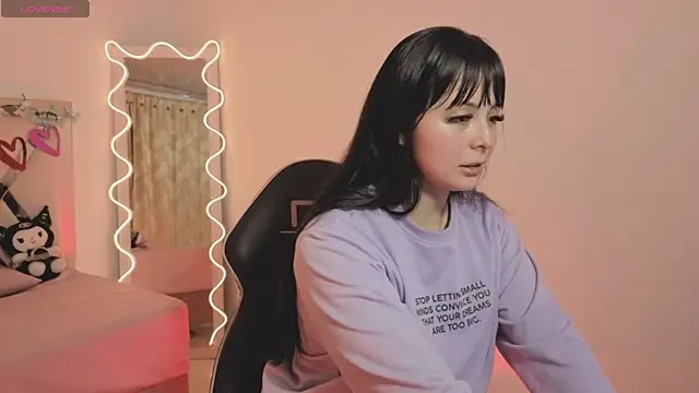 hina tay online show from December 3, 2025, 3:07 am