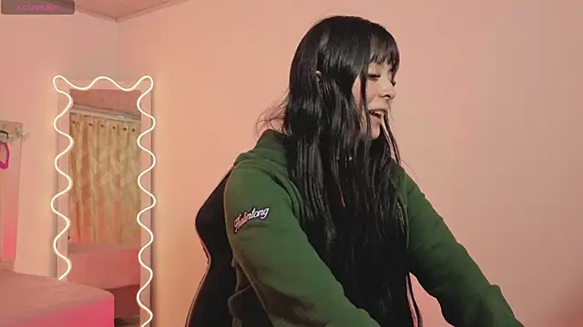 hina tay online show from November 25, 2025, 3:07 am