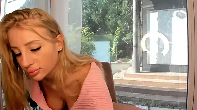 Mia  Milan online show from October 22, 2025, 8:14 am