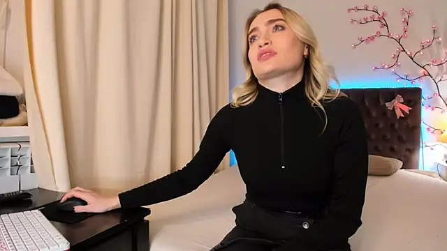 Snapshot of KateOwyns chatting on February 22, 2026, 1:13 pm KateOwyns online show from February 22, 2026, 1:13 pm