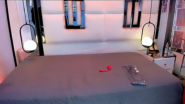 alixxon1 online show from October 31, 2025, 2:35 pm