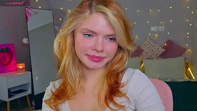 Red  Candy online show from December 2, 2025, 9:22 am