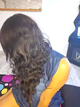 Snapshot of Sara_P10 chatting on January 24, 2025, 10:19 pm Sara P10 online show from January 24, 2025, 10:19 pm