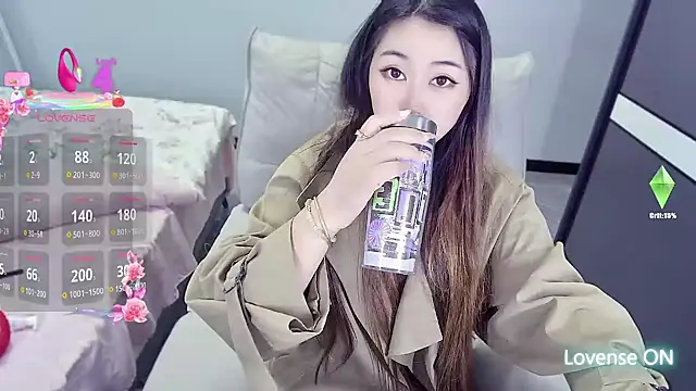 Feifei-cn online show from October 20, 2025, 12:24 am