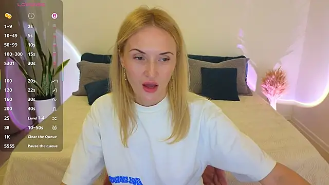 AlisssaRose online show from December 3, 2025, 9:14 pm