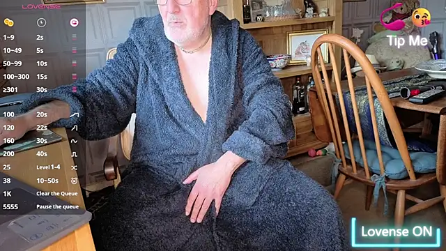 Adamdaddybear online show from October 22, 2025, 7:41 am