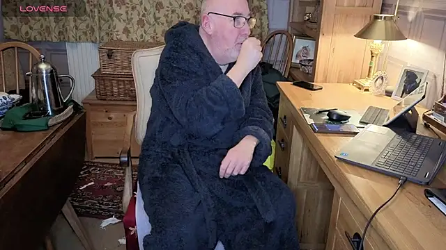 Adamdaddybear online show from January 15, 2026, 7:56 am