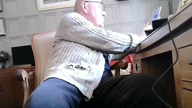 Snapshot of Adamdaddybear chatting on March 2, 2025, 2:25 pm Adamdaddybear online show from March 2, 2025, 2:25 pm