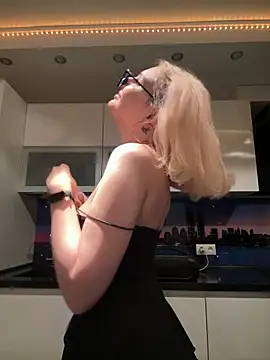 XMelissaX online show from November 30, 2025, 7:25 pm