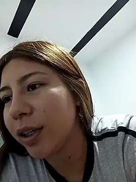 Sara Brownx online show from April 21, 2026, 2:36 am