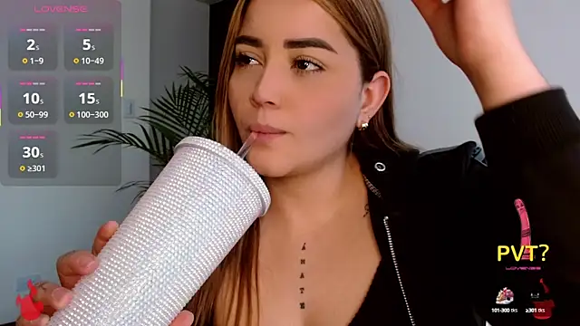 Lucia star   online show from October 13, 2025, 4:41 pm