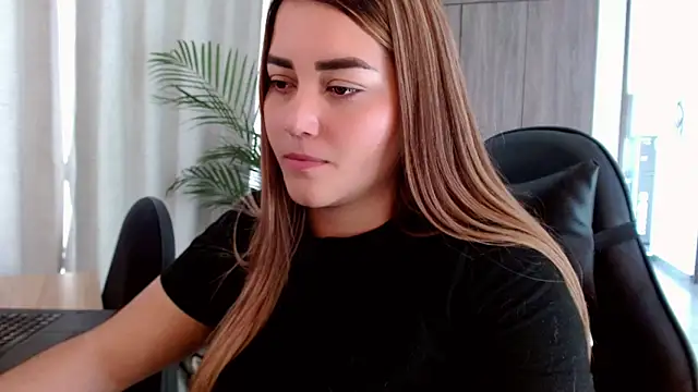 Lucia star   online show from January 17, 2026, 8:45 pm