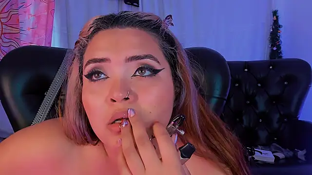 Snapshot of Agatha_humidity chatting on February 10, 2025, 9:36 pm Agatha humidity online show from February 10, 2025, 9:36 pm