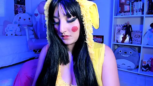 julyana  online show from March 21, 2025, 4:40 pm