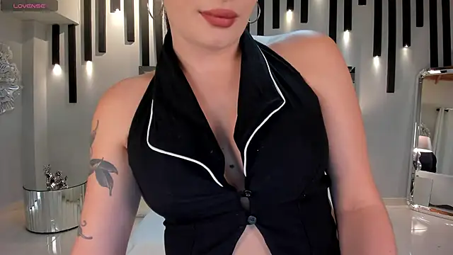 Snapshot of GiaFerrara chatting on December 22, 2025, 7:58 pm GiaFerrara online show from December 22, 2025, 7:58 pm