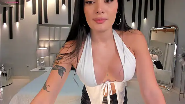 GiaFerrara online show from November 23, 2025, 5:12 pm