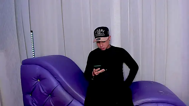 Yourslust  online show from January 8, 2026, 12:33 pm