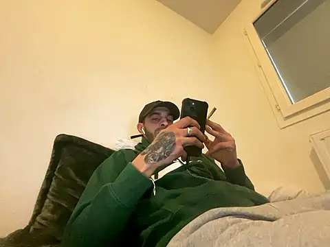 Snapshot of Rebeu313 chatting on January 17, 2026, 10:19 am Rebeu313 online show from January 17, 2026, 10:19 am