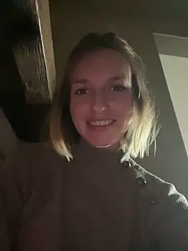 vilaineblonde online show from October 21, 2025, 3:55 pm