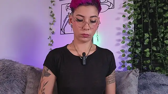 MiaMorgan  online show from December 5, 2025, 12:59 pm