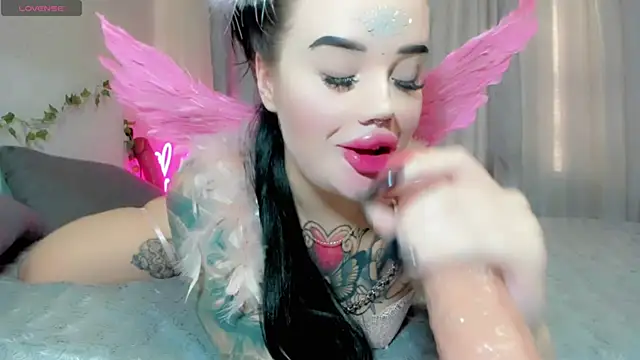 Aira vi online show from October 31, 2025, 4:53 am