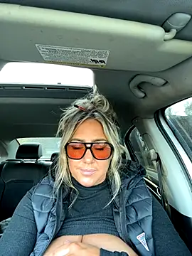 sunshinekisses online show from November 24, 2025, 8:31 pm