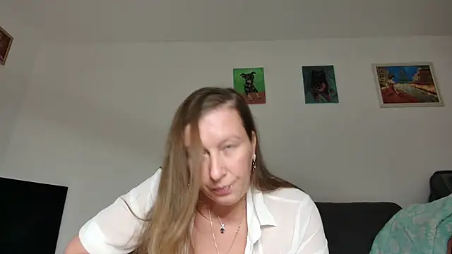 Snapshot of YOUR_ELENA chatting on January 29, 2025, 6:39 pm YOUR ELENA online show from January 29, 2025, 6:39 pm