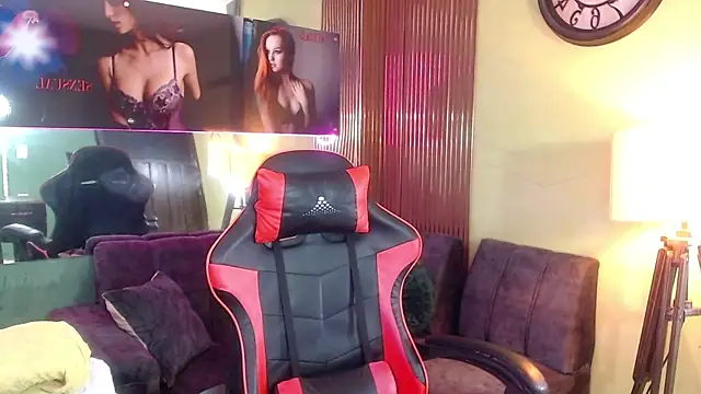 Snapshot of Perla_prg chatting on September 15, 2025, 8:31 pm Perla prg online show from September 15, 2025, 8:31 pm