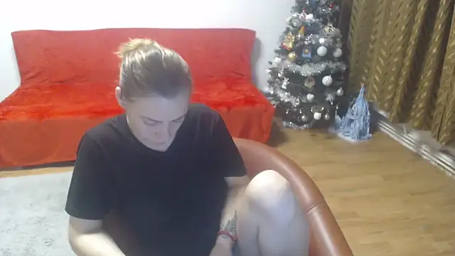 Snapshot of AngelAndDevil92 chatting on December 23, 2024, 9:40 pm AngelAndDevil92 online show from December 23, 2024, 9:40 pm