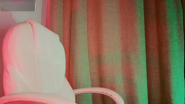 mia bonneett online show from October 18, 2025, 2:35 am